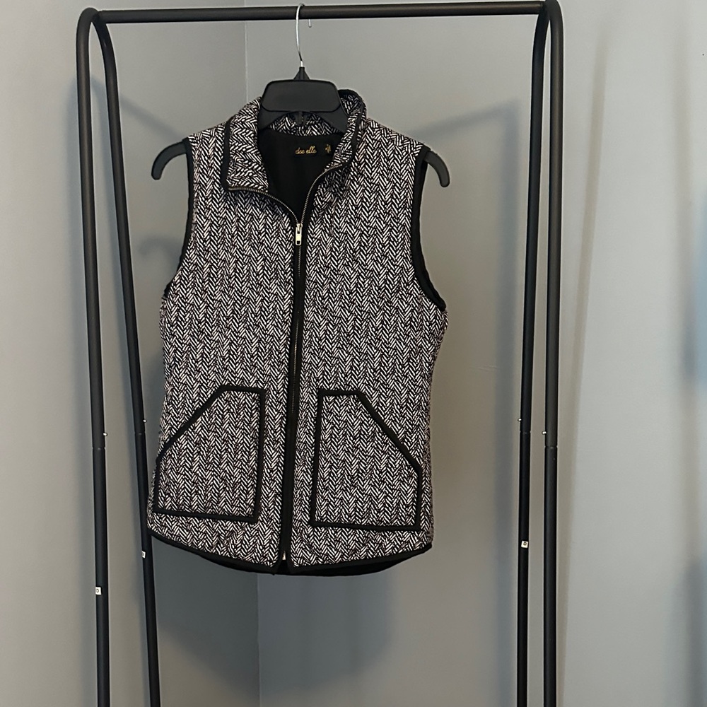 Dee Elle Black and White Patterned Vest